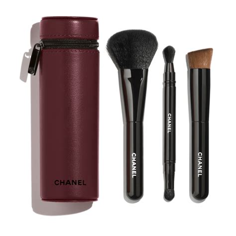 eyeshadow-blending chanel les pinceaux de chanel|Chanel tools and brushes.